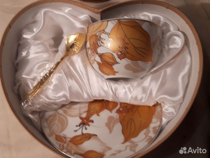 Бульонница фарфоровая с тарелочкой и ложкой