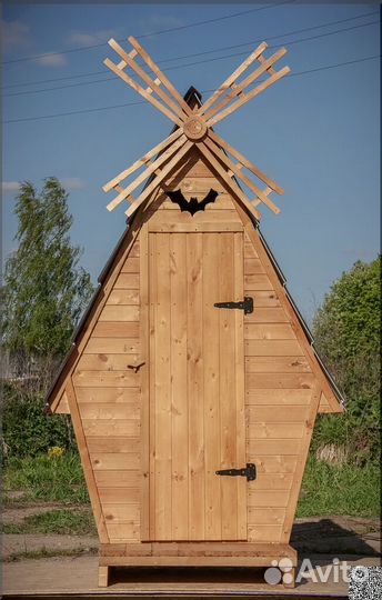 Уличный туалет деревянный DRE444