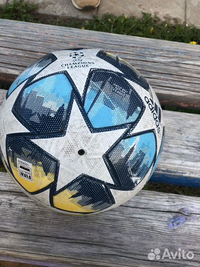 Футбольный мяч adidas