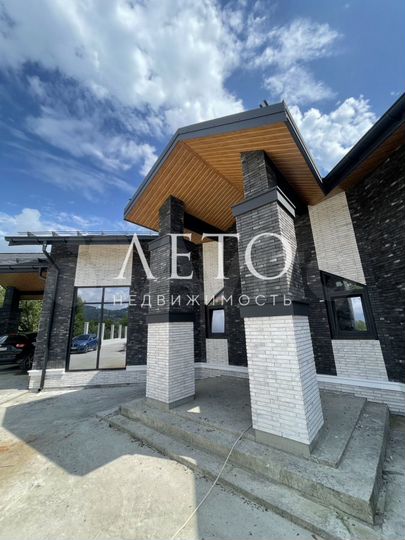 Дом 208 м² на участке 16 сот.