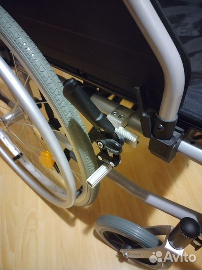 Кресло коляска для инвалидов