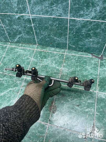 Топливная рампа в сборе с форсунками на ваз