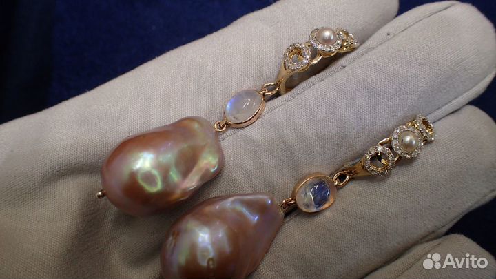 Золотые серьги с жемчугом и бриллиантами