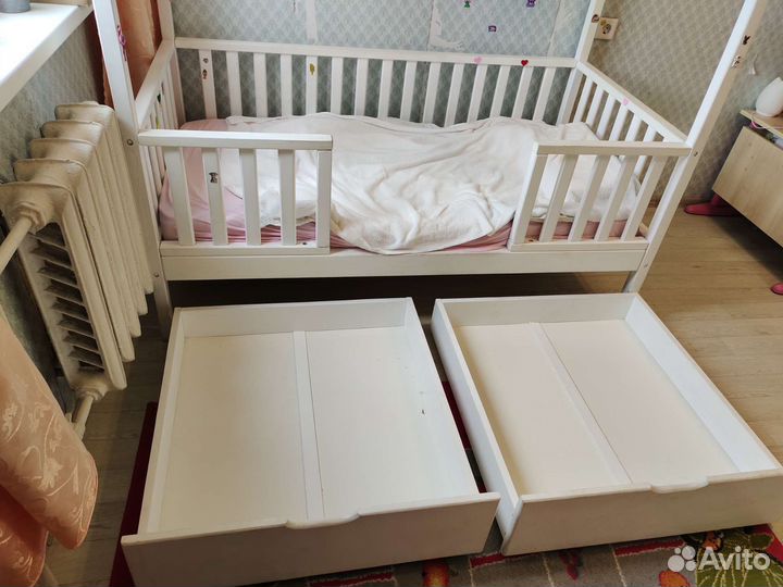 Кровать домик