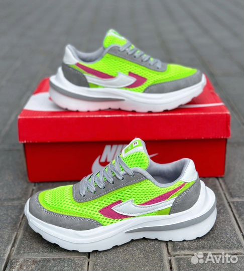 Кроссовки женские