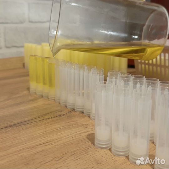 Туба для бальзама для губ