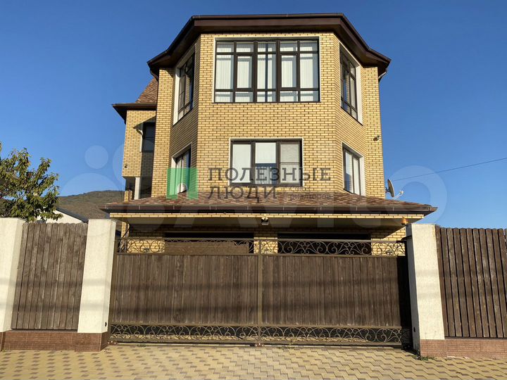 Дом 328,9 м² на участке 6,2 сот.