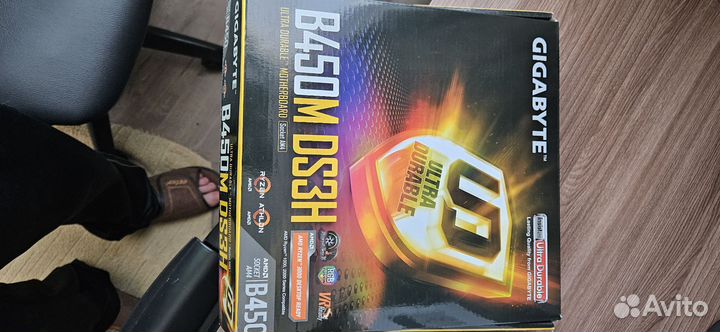 Материнская плата с процессором и кулером