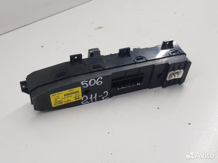 Кнопка стеклоподъемника передняя правая