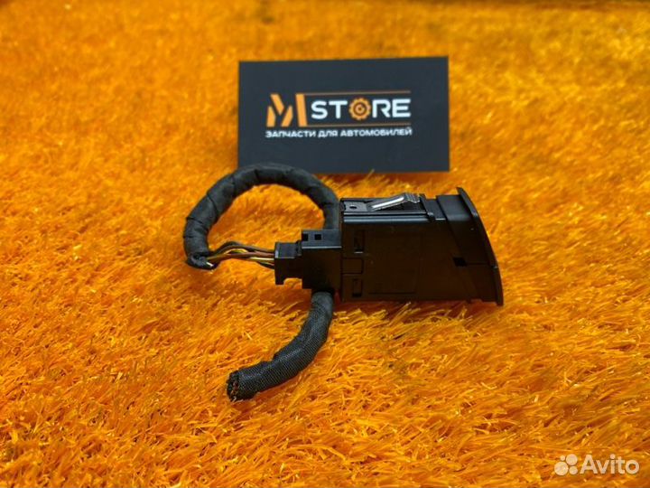 Кнопка аварийной сигнализации Bmw 3-Series F30