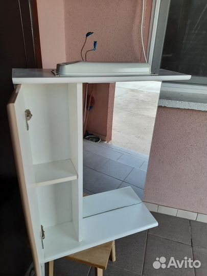 Шкафчик для ванной с зеркалом и подсветкой б/у