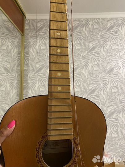 Гитара (нужен ремонт)