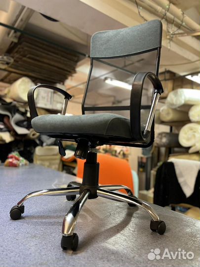 Офисное кресло