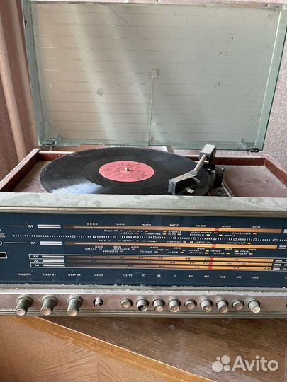 Виниловый проигрыватель СССР