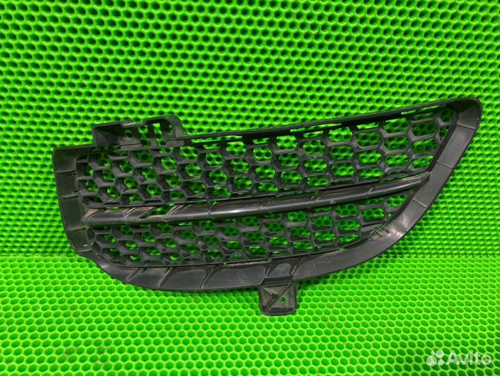 Решетка радиатора передняя левая Volkswagen