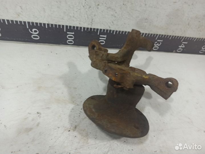 Кулак передний правый