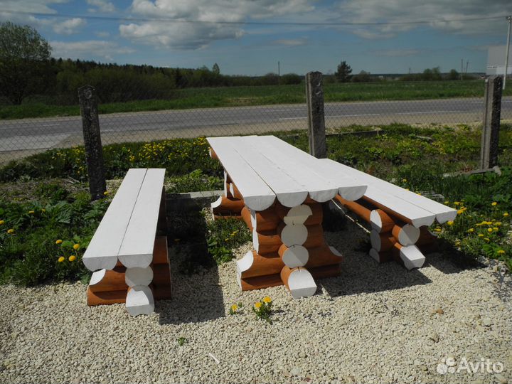 Сруб стола с лавками из бревна на дачу