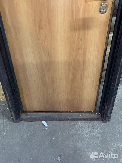 Дверь входная уличная