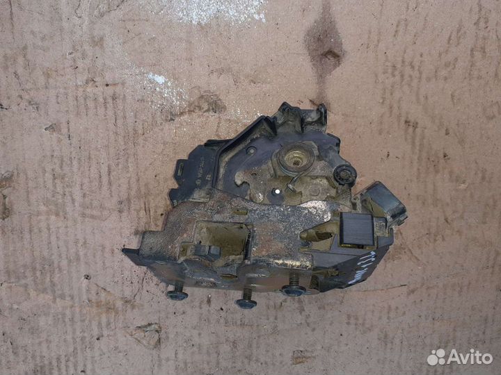 Замок двери задний левый Форд Фокус 1