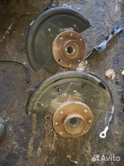 Кулак поворотний рено сандеро