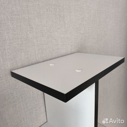 Полка навесная Белая с черной кромкой лдсп