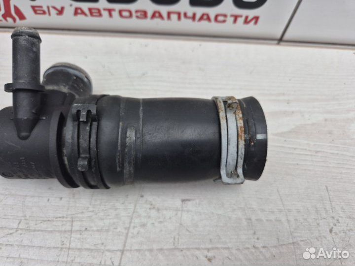 Патрубок охлаждения Land Rover Discovery 4 L319