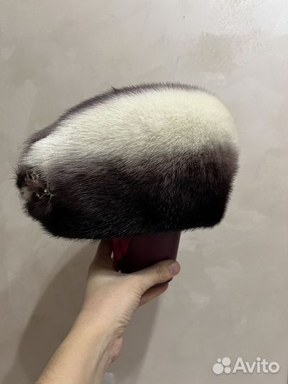 Женские зимние меховые шапки