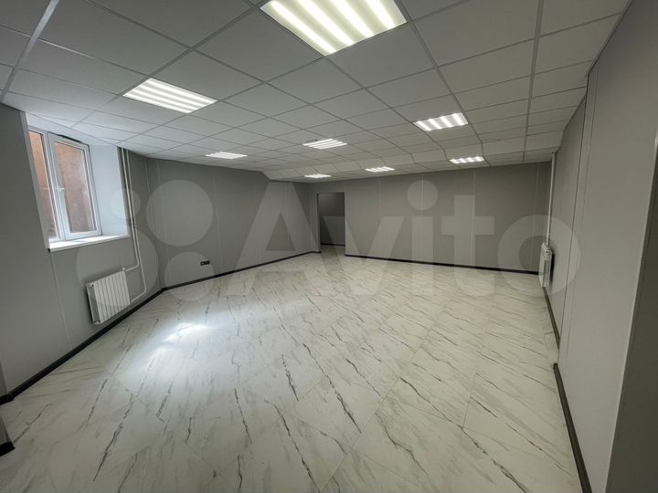 Офис с арендатором, 272.7 м²
