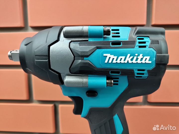 Гайковерт аккумуляторный Makita DTW700