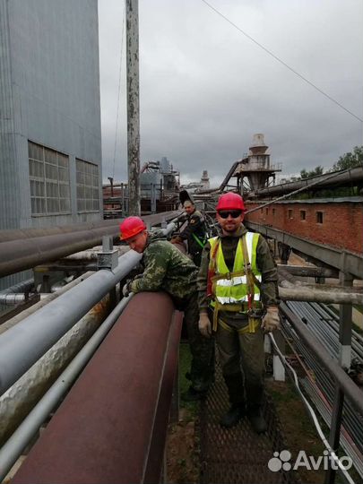 Бригада монтажников и сварщиков трубопровода