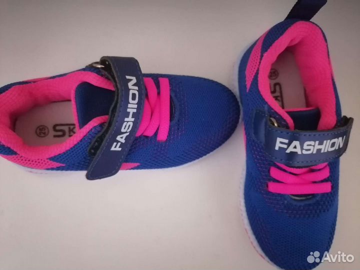 Кроссовки детские новые