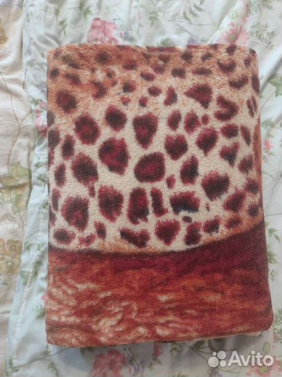 Пледы и покрывало бу