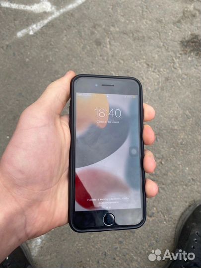 Телефон iPhone 7