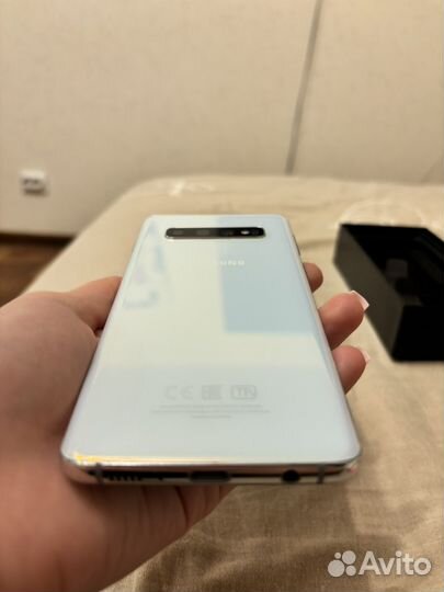 Samsung Galaxy S10, 8/128 ГБ