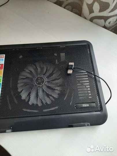 Подставка с охлаждением