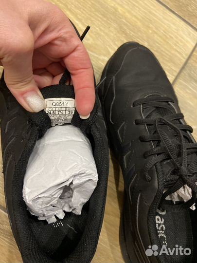 Кроссовки женские 38