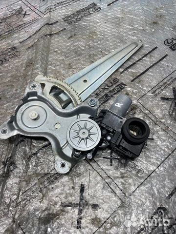 Моторчик стеклоподъемника задний правый задний