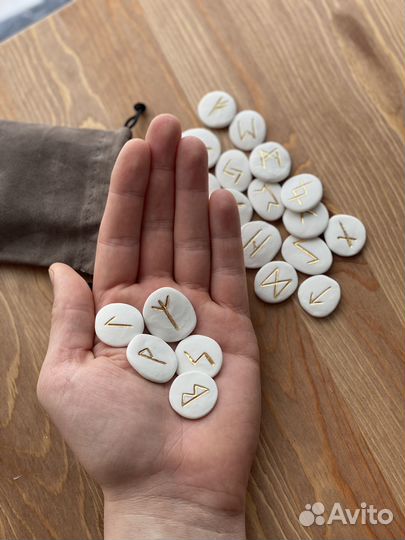 Скандинавские руны с золотом, новые