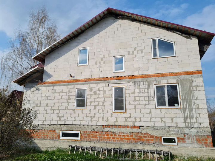 Дом 305 м² на участке 10,7 сот.