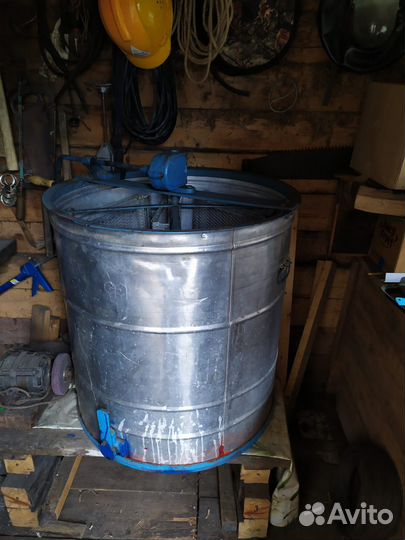 Продам медогонку, ульики