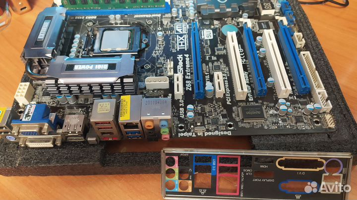 Материнская плата с процессором и памятью