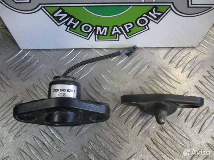 Ответная часть замка двери Volkswagen Caddy 3 07г