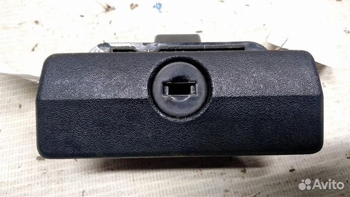 Замок бардачка BMW 5 E34 88-95г