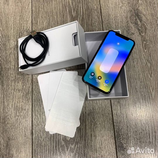 iPhone X, 64 ГБ