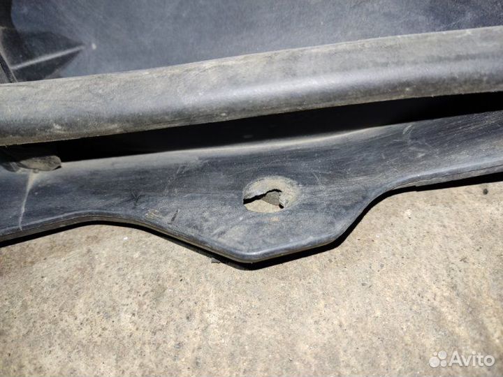 Накладка стеклоочистителя (жабо) Ford Mondeo 3