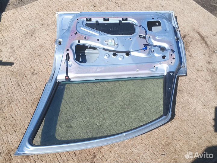 Передняя правая дверь Opel Zafira A