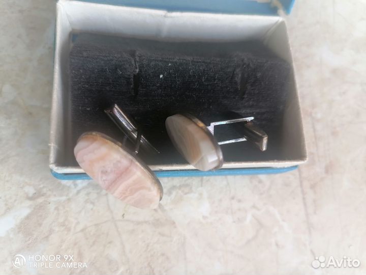 Серебряные запонки с камнем