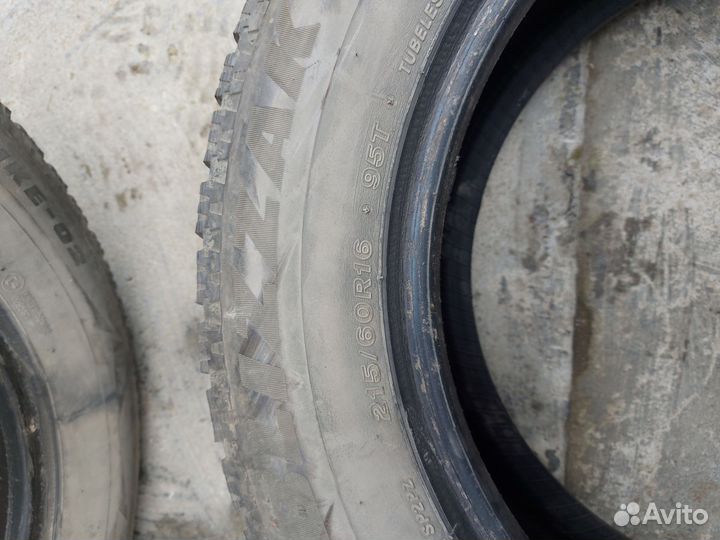 Bridgestone Blizzak Spike-02 215/60 R16 95T