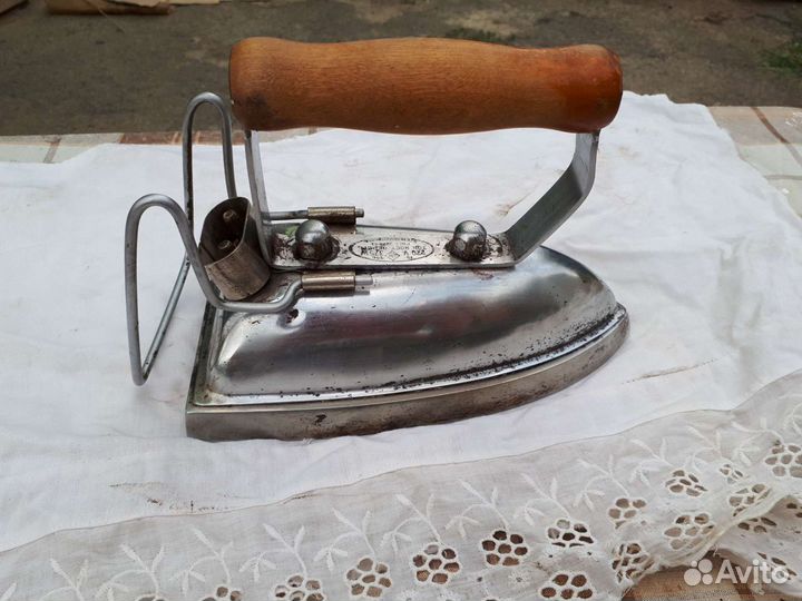 Утюг старинный