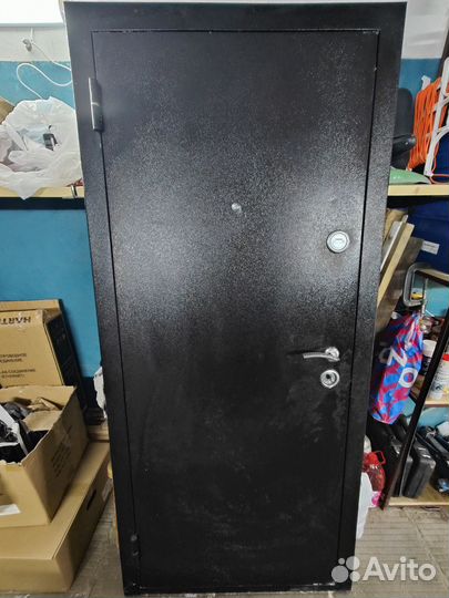 Дверь входная металлическая